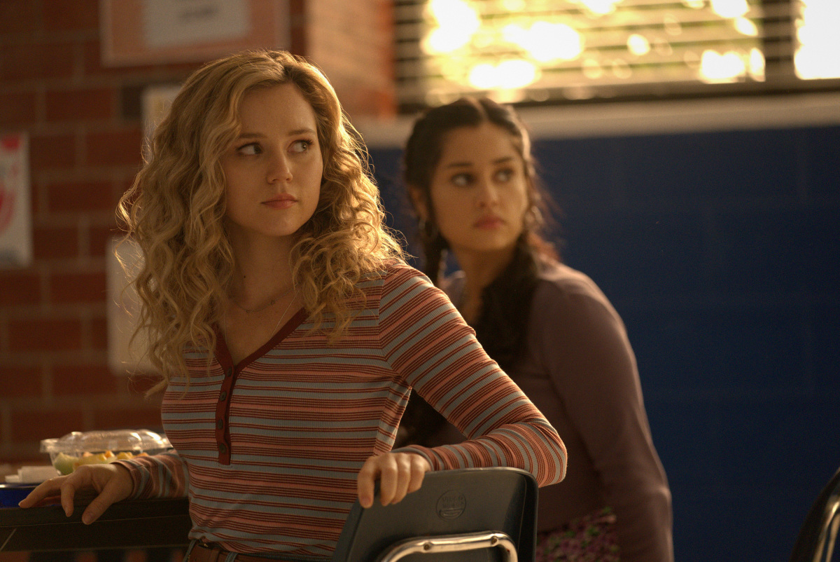 Courtney and Yolanda in the cafeteria on Stargirl