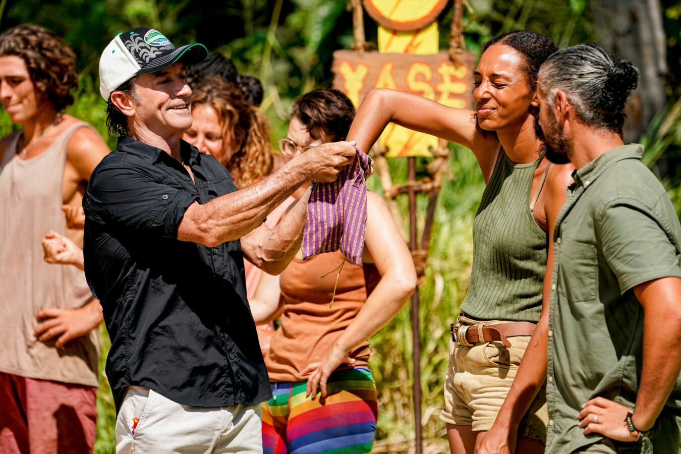 Shan drawing a tribe rock on Survivor 41